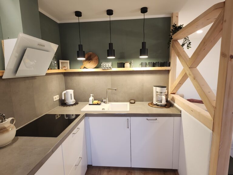 Küche mit Spülmaschine