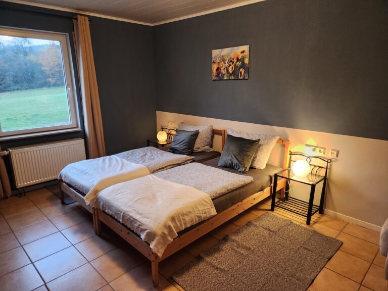 Schlafzimmer mit 2 Einzelbetten