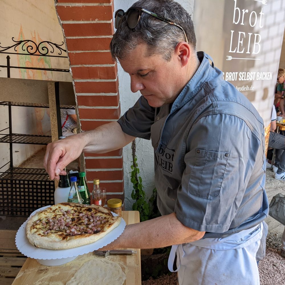 Frische Flammkuchen handgemacht